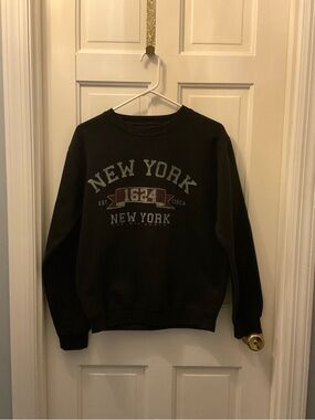 Black New York Graphic Crewneck Sweatshirt